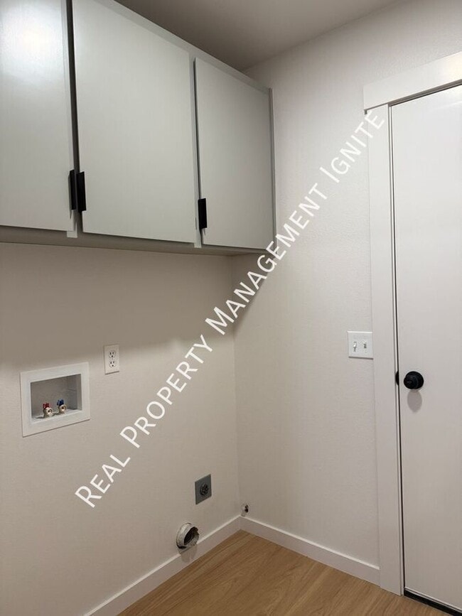 Building Photo - 1972 NE Sams Loop