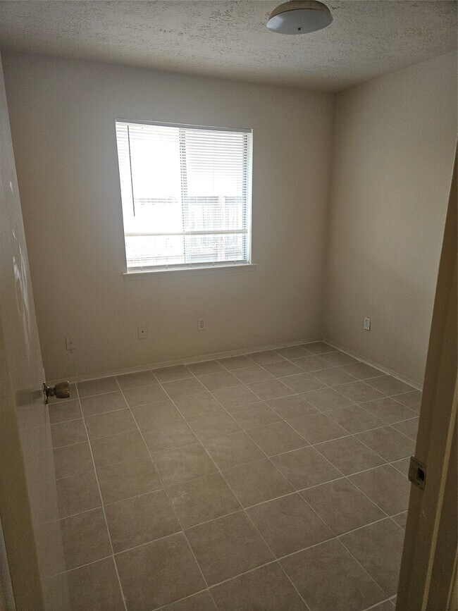 Building Photo - 18539 Lippizaner Dr