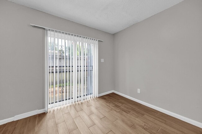 Building Photo - 674 Hobbs Dr