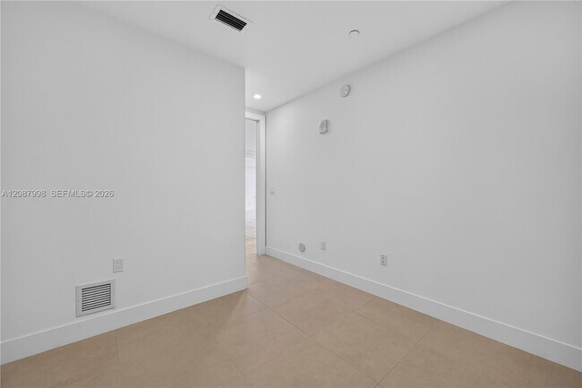 Building Photo - 3034 Oak Ave