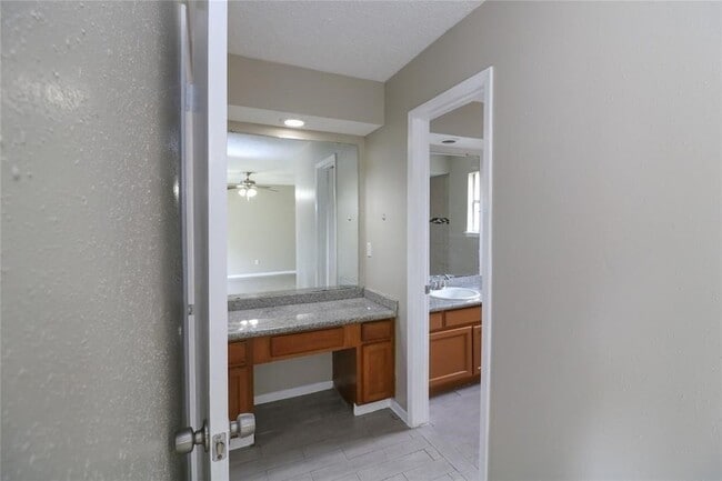 Building Photo - 6111 Briar Glade Dr