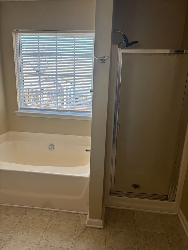 Building Photo - 121 Faybrook Dr