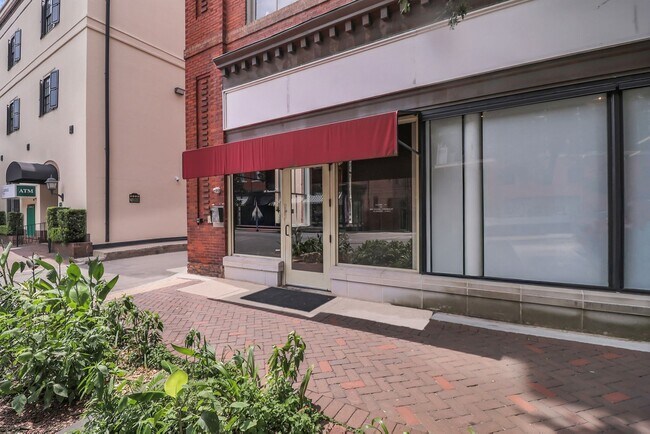 Building Photo - Stunning Corner Loft in the Heart of Historic Downtown Savannah