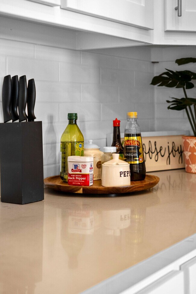 Building Photo - 516 Secretariat Dr