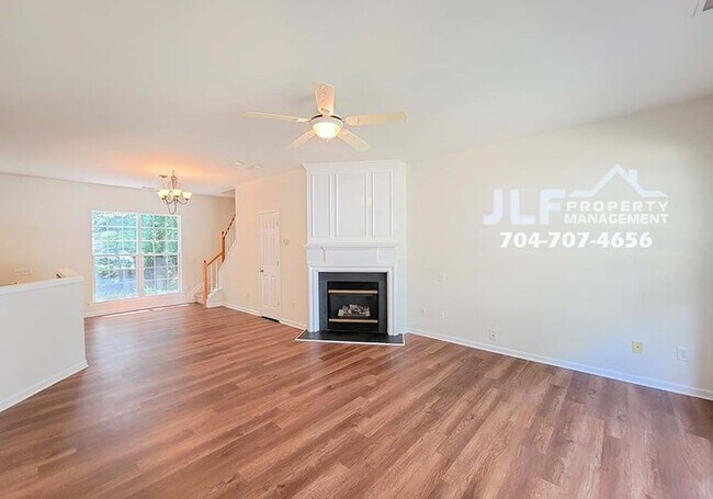 Building Photo - Great 3/2.5 Home in Sought After Charlotte...