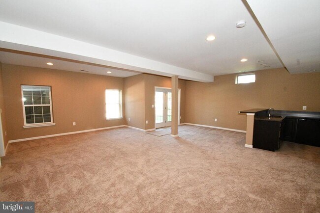 Building Photo - 9 Latham Ln