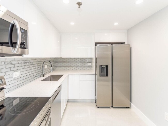 Building Photo - 20505 E Country Club Dr