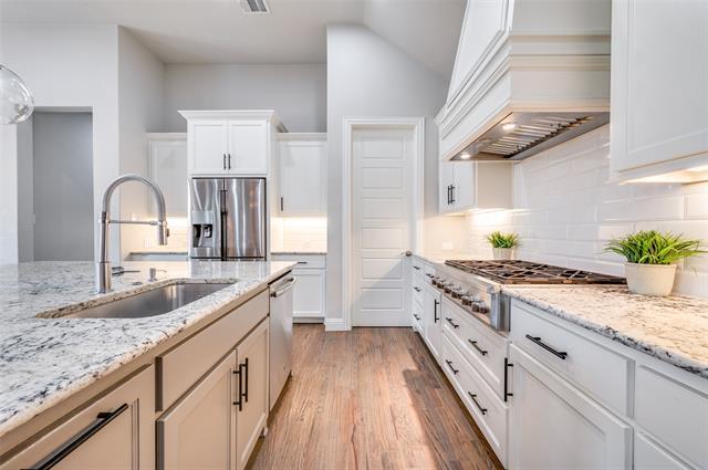 Building Photo - 3945 Wellesley Ave