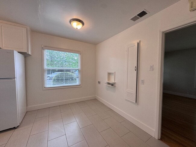 Building Photo - 562 Lagomarsino Way