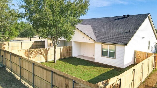 Building Photo - 603 N Echols St