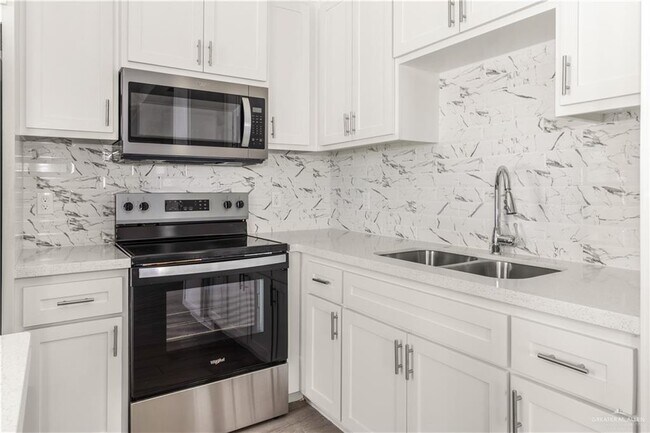 Building Photo - 13 Stark Rd