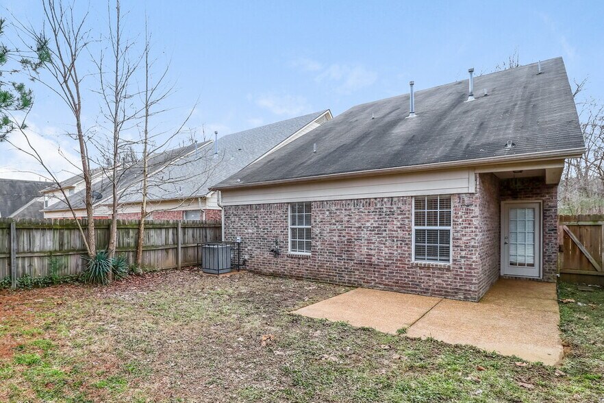 Building Photo - 2680 Bending Elm Dr