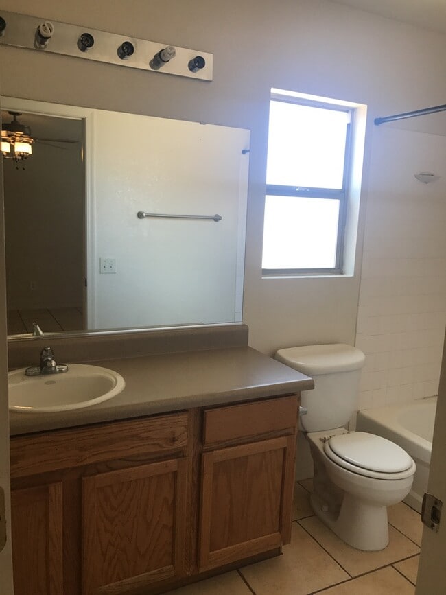 Building Photo - 3 BDR 2 Bath in Chaparral Village neighbor...