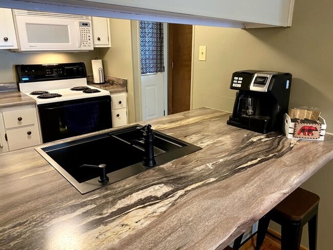 Building Photo - 601 Dave Creek Pky