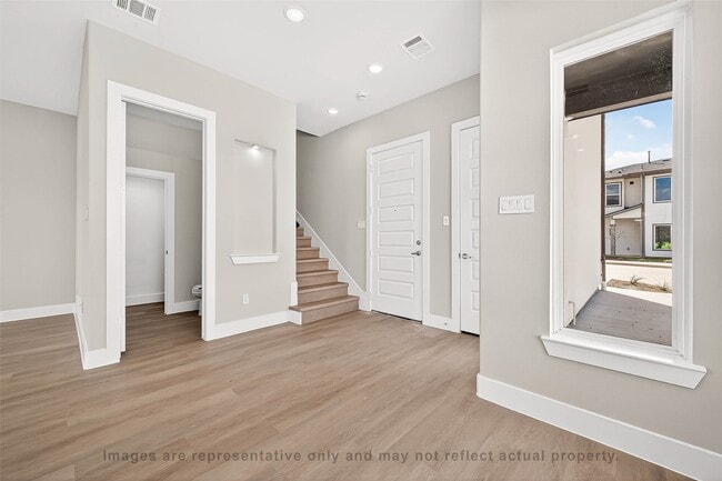 Building Photo - 10719 Mason Rd