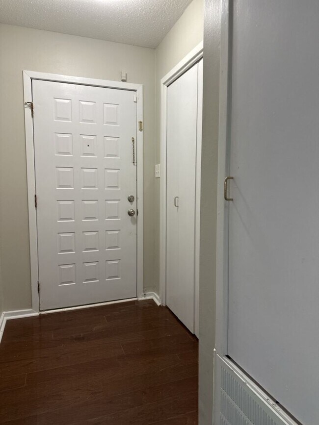 Building Photo - $1,600 - Beautiful 3 Bedroom 2 Bathroom Home Now Available!