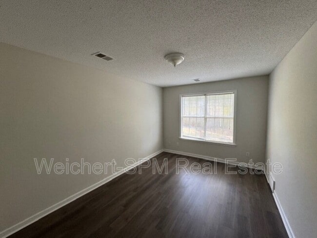 Building Photo - 110 S Walnut Bend Rd