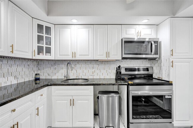 Building Photo - 2651 S Course Dr