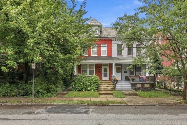 Building Photo - 129 E Clay St