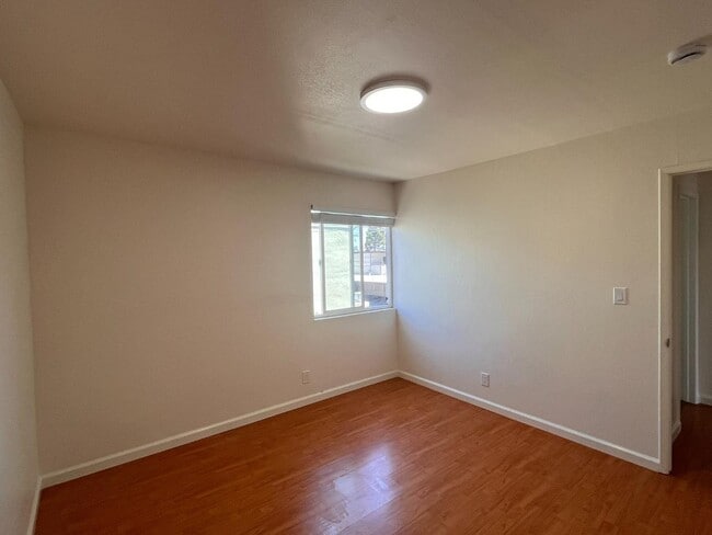 Building Photo - 10162 Beardon Dr