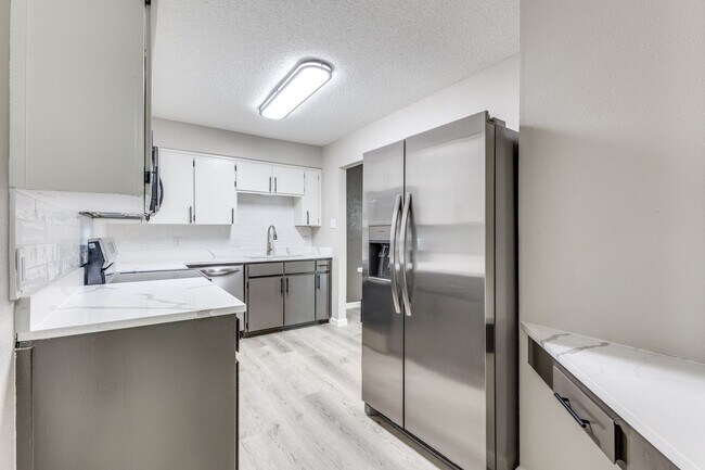 Building Photo - NEWLY RENOVATED • Stunning 3 Bedroom Duplex