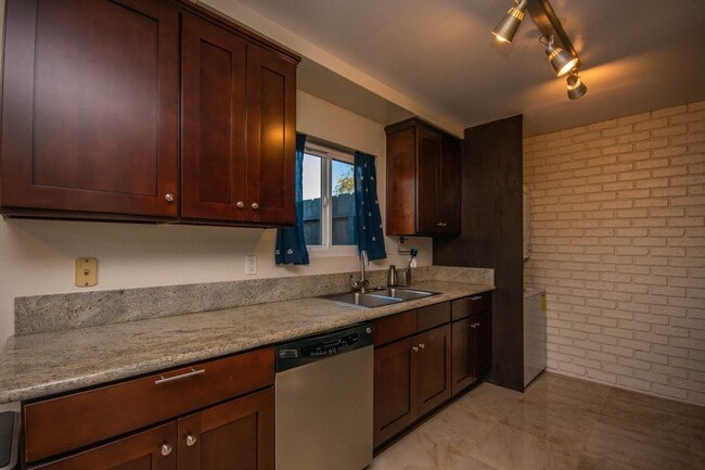 Building Photo - Cozy 2BD/2BA in Carlsbad Village