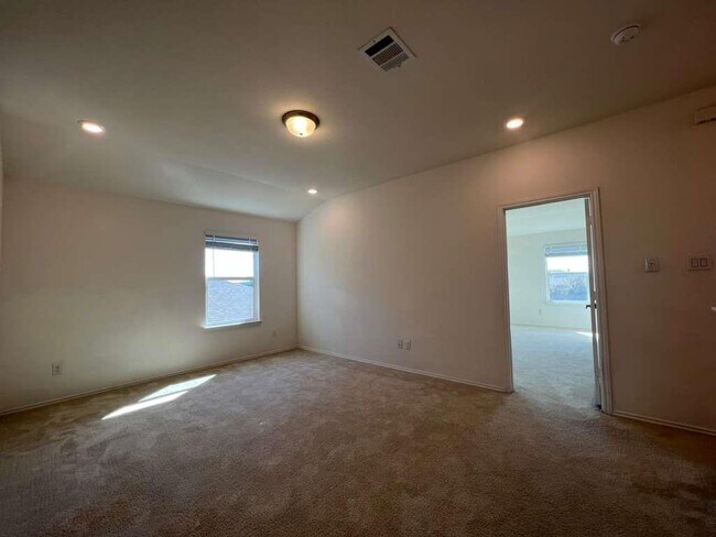 Building Photo - 2013 Ebony Dove St