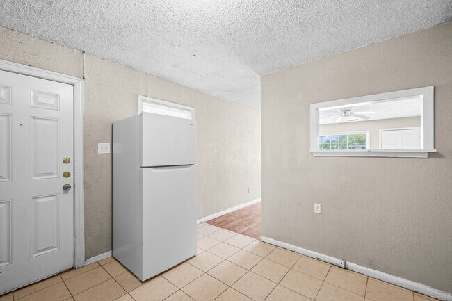 Building Photo - Cute 2 Bedroom Duplex, Minutes from TTU & ...