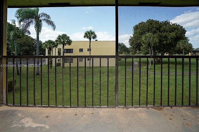 Building Photo - 1727 Meadows Cir W