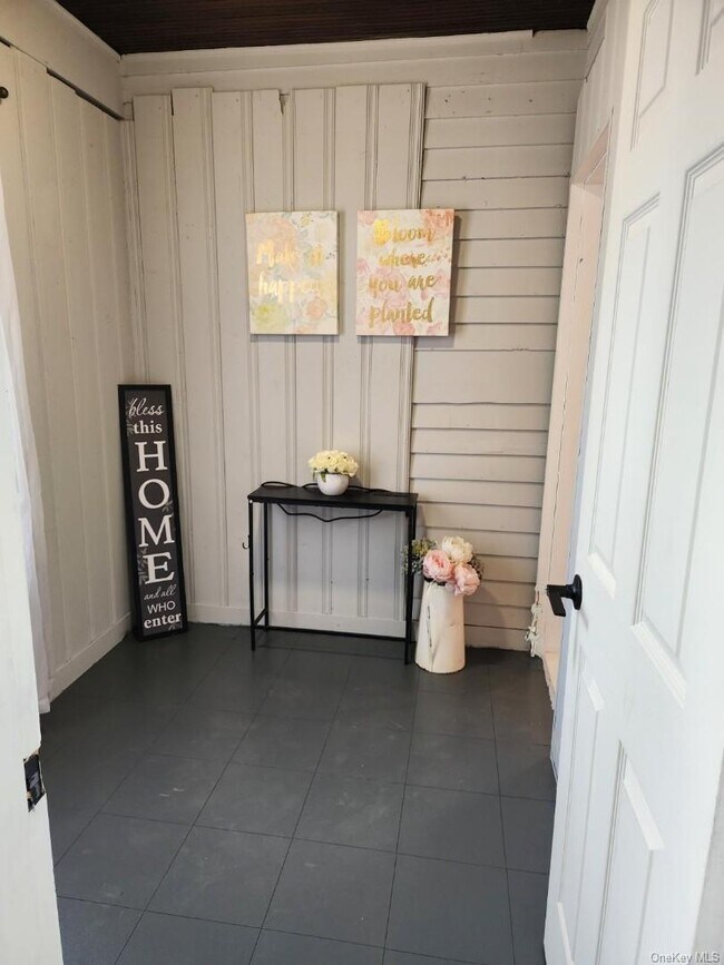 Building Photo - 832 Calhoun Ave