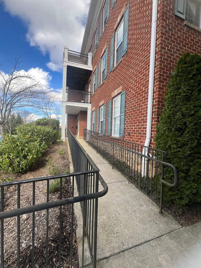 Building Photo - 23620 Overlook Park Dr