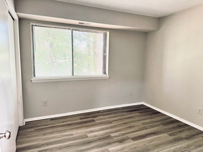 Building Photo - 1208 Schaub Dr