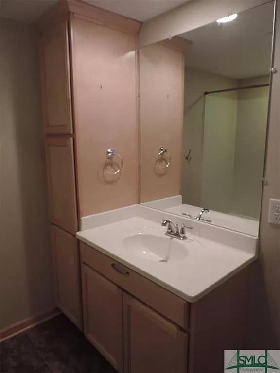 master bath - 672 Ebenezer Rd