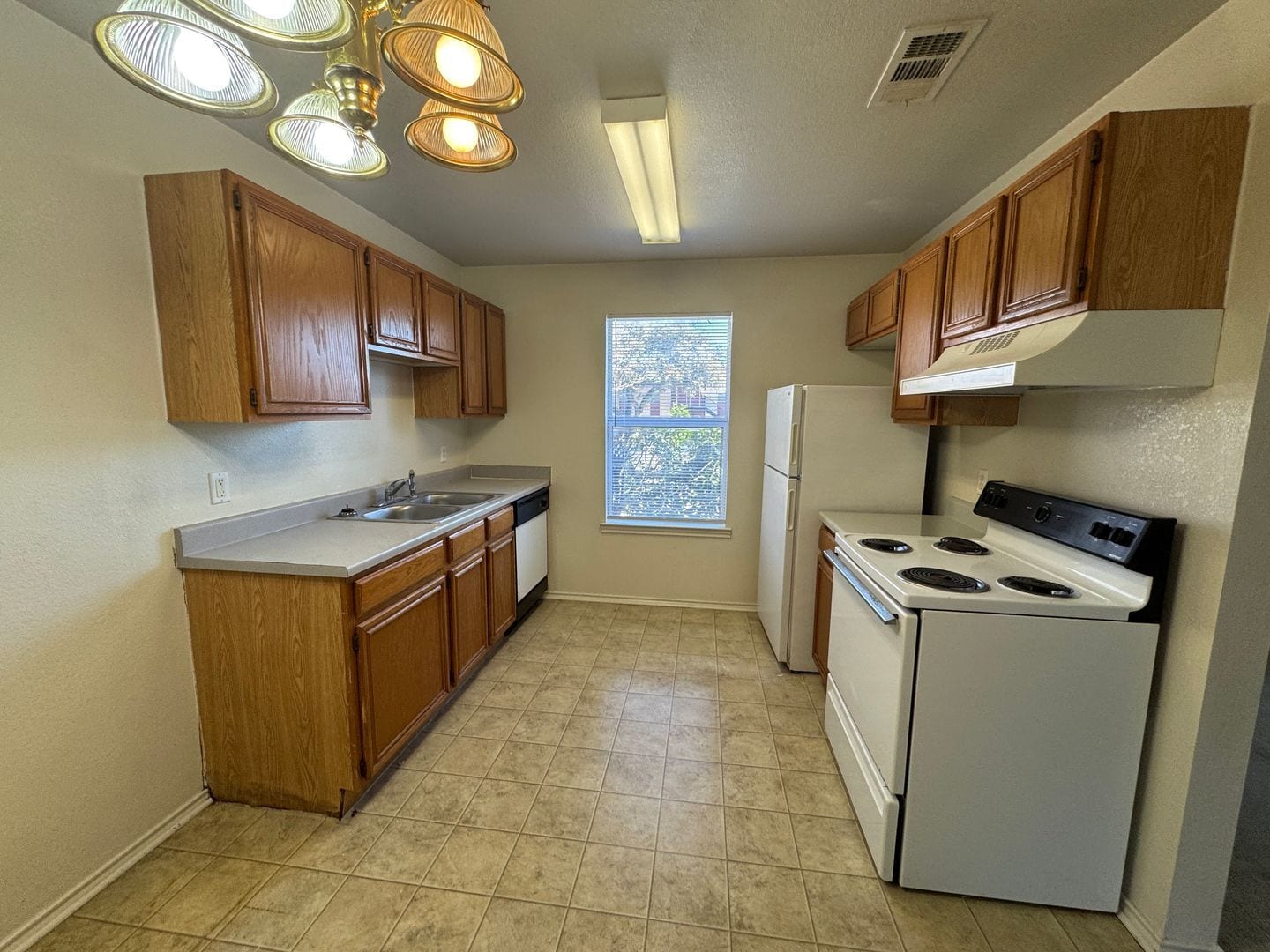 Building Photo - 1505 Benttree Dr