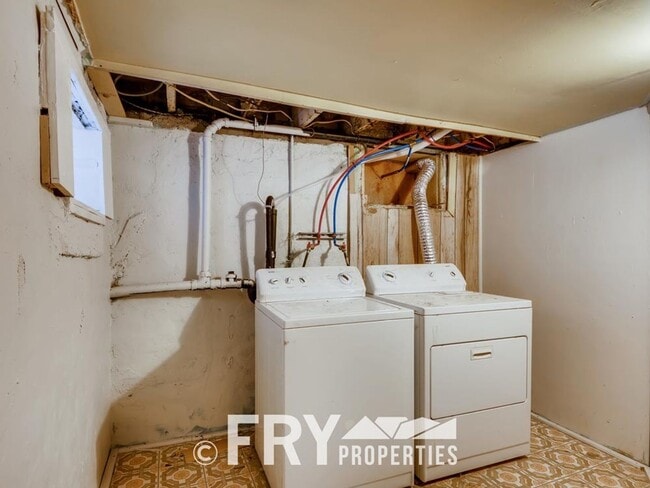 Building Photo - Short Term Lease Needed for Quaint Potter Highlands Home