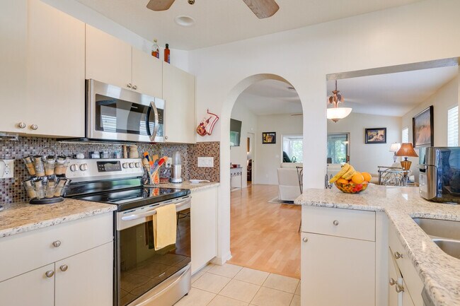 Building Photo - 2130 Rio Nuevo Dr