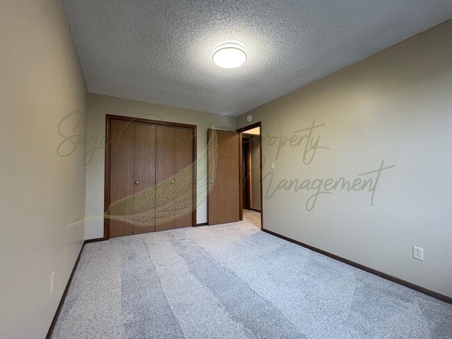 Building Photo - SPACIOUS LAYOUT