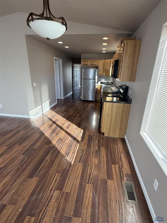 Building Photo - 960 Bennington Dr