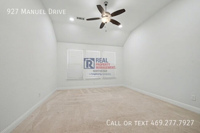 Building Photo - 927 Manuel Dr