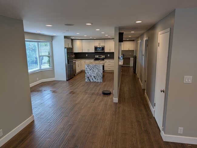 Building Photo - 6358 Mt Vernon Dr