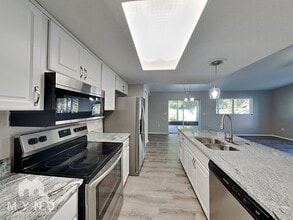 Building Photo - 2101 Anchor Ave