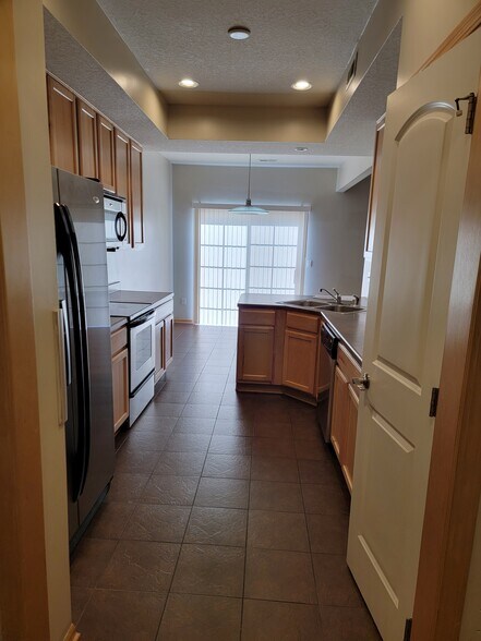 Building Photo - 2900 SE Glenstone Dr