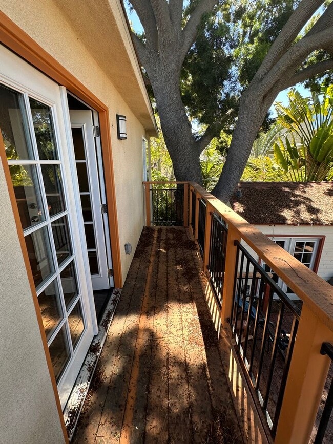 Building Photo - Charming 3 Bedroom 2 bathroom back house in the heart of San Diego's most desirable neighborhoods!