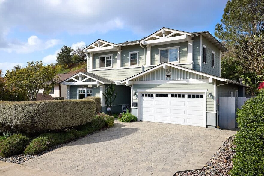 Building Photo - 713 Fresca St