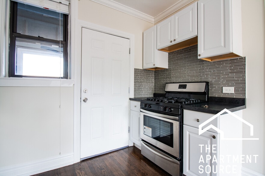 Building Photo - 1054 W Lill Ave