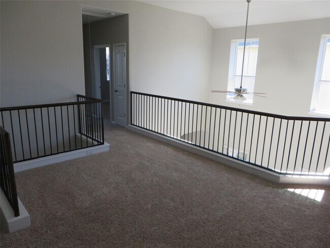 Building Photo - 13400 Briarwick Dr
