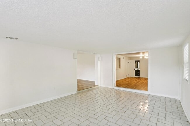 Building Photo - 409 Sailfish Dr E