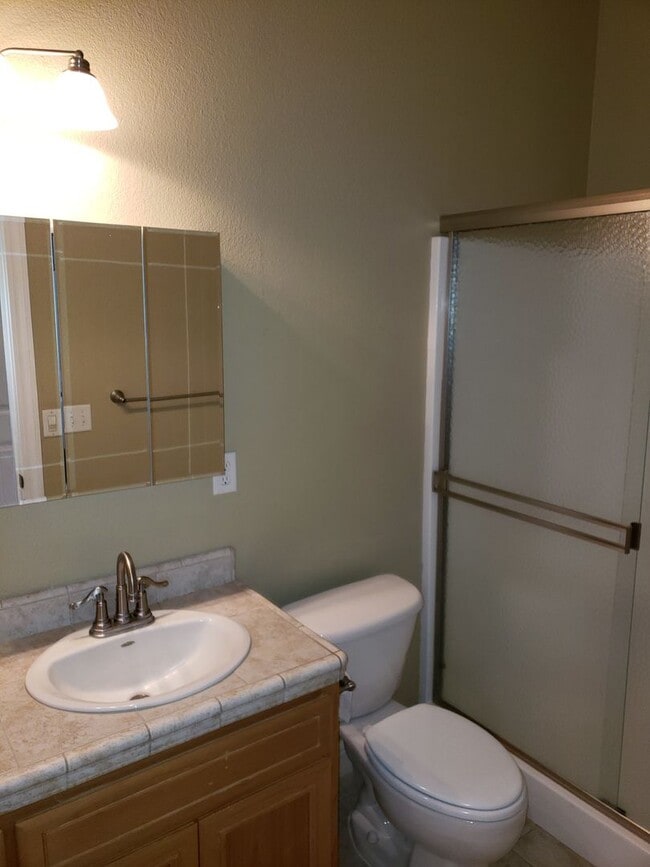 Building Photo - LARGE 3 BED 2 BATH HOUSE IN LAKE CALIFORNIA