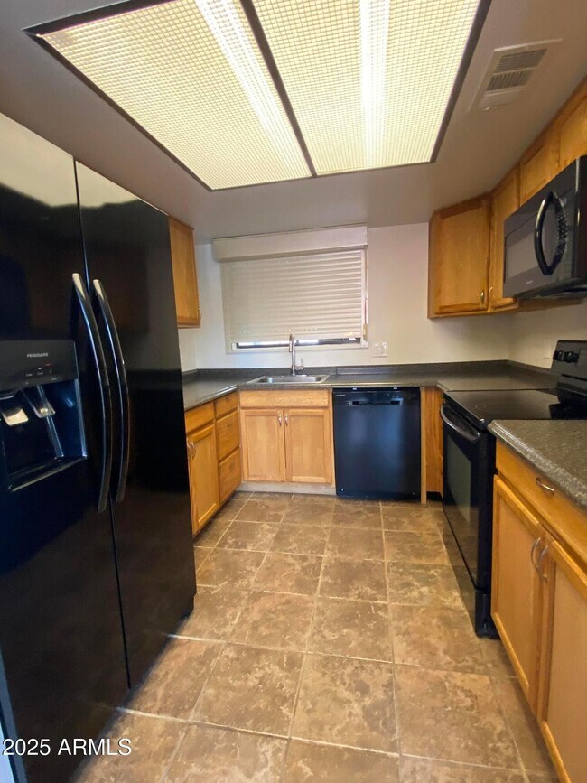 Building Photo - 11666 N 28th Dr