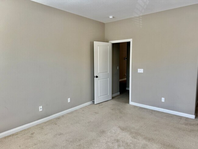 Building Photo - Executive Home in Temecula